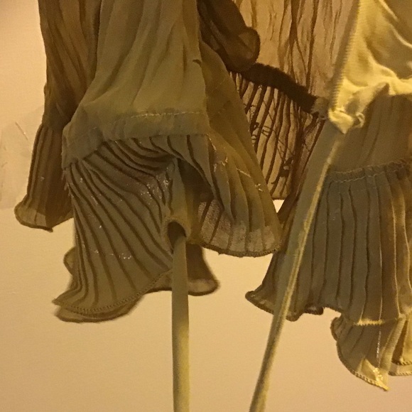 RUNWAY PARIS Olive Metallic Ruffled Top BNWOT - Picture 9 of 12